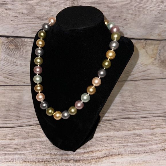 Kenneth Jay Lane Multicolor Pastel Faux‎ Pearl Necklace - Picture 4 of 7